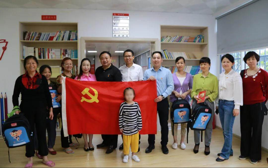 迎六一，暖童心，开福市场监管携手凯发k8一触即发医药慰问困境儿童