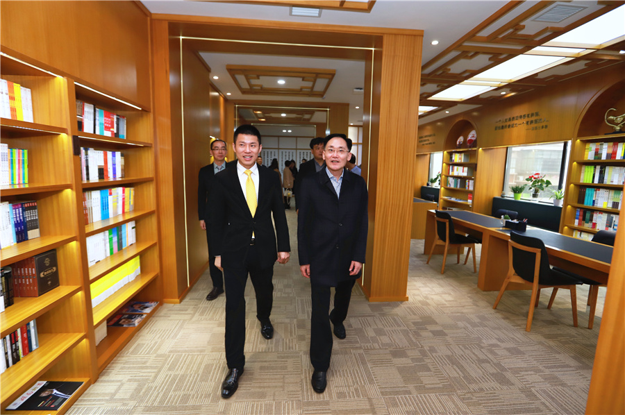 中共安乡县委书记张阳一行莅临凯发k8一触即发医药集团视察指导