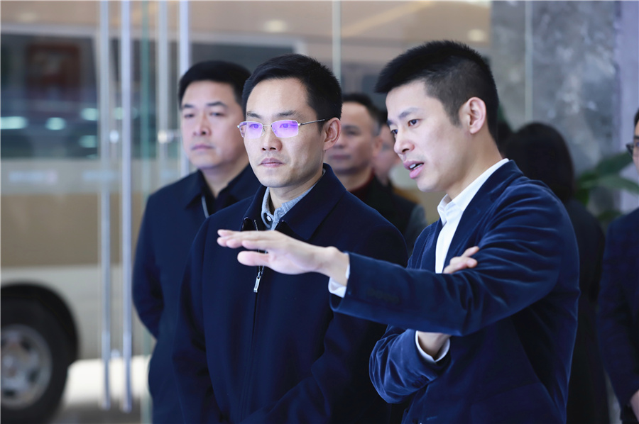 长沙市开福区委副书记、区长谢伟峰一行莅临凯发k8一触即发医药集团总部视察调研