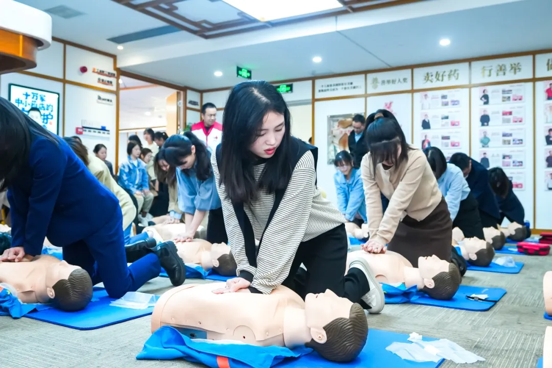 人人都是救护员：凯发k8一触即发医药携手湖南省红十字会举办急救培训